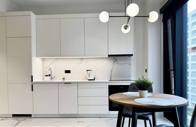 Alquiler de un elegante apartamento de 1 habitación, 32 m², Wola, Varsovia, Polonia